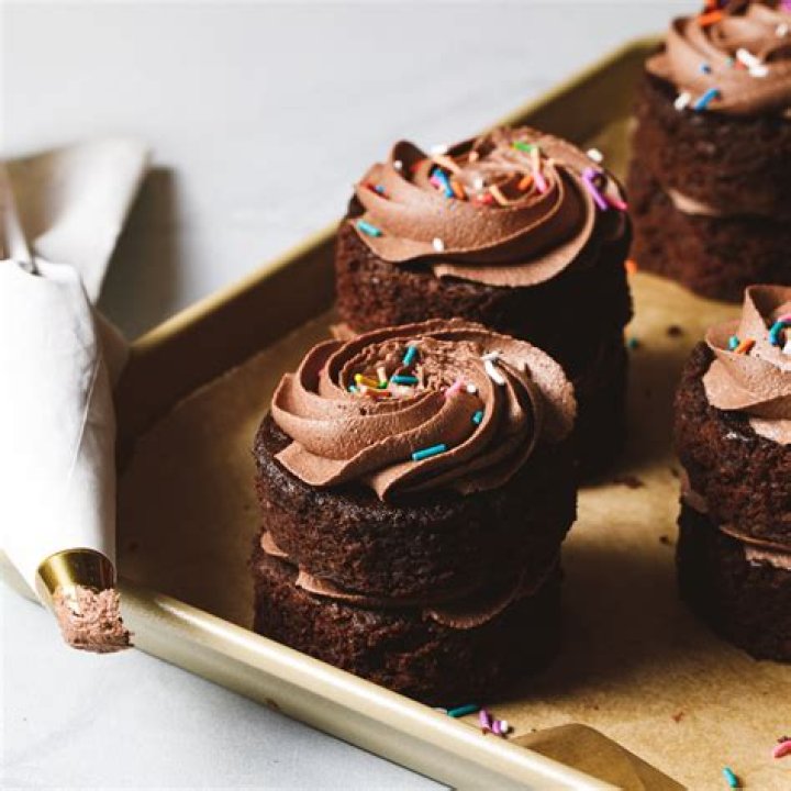 Chocolate Mini Cakes - Celebrating Sweets