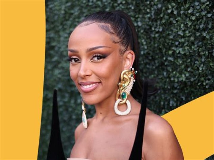 Doja Cat's Heritage: A Blend of South African and Jewish-American Roots Revealed - SarkariResult