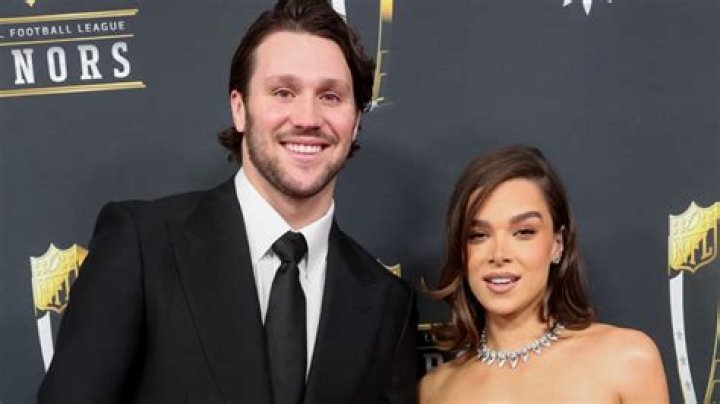 Hailee Steinfeld's Hollywood Journey: Tracking Her Age and Career Progress - SarkariResult
