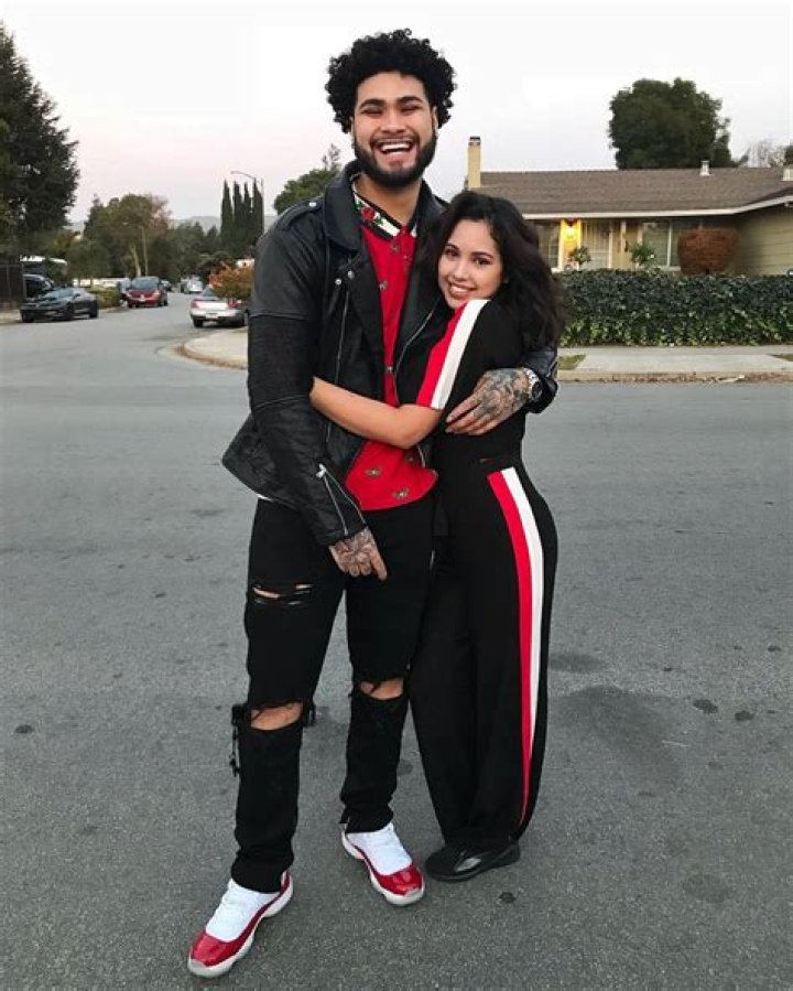 Jasmine Villegas Dating, Ronnie Banks, Boyfriend, Pregnancy, Child,