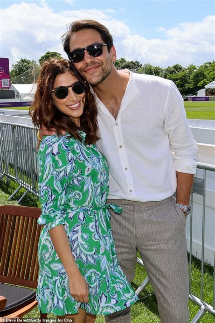 Luke Pasqualino Girlfriend and dating life. What happened to him?