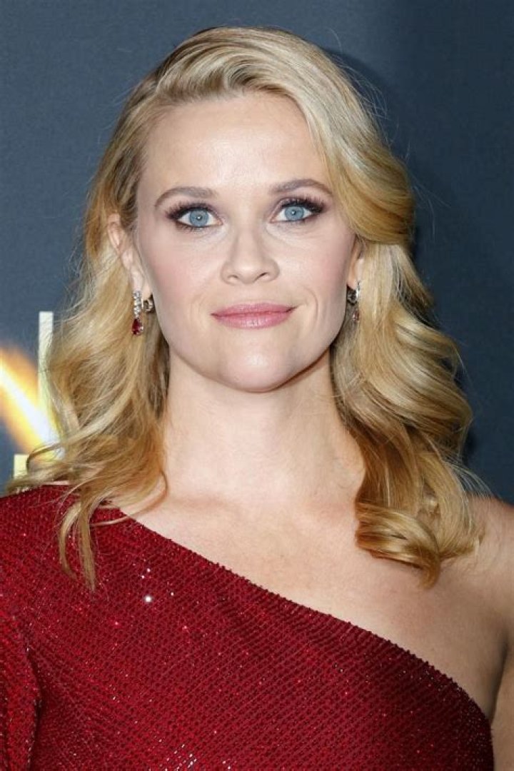 Reese Witherspoon’s Height, Weight, Dating History, Body Measurements, Net Worth & More