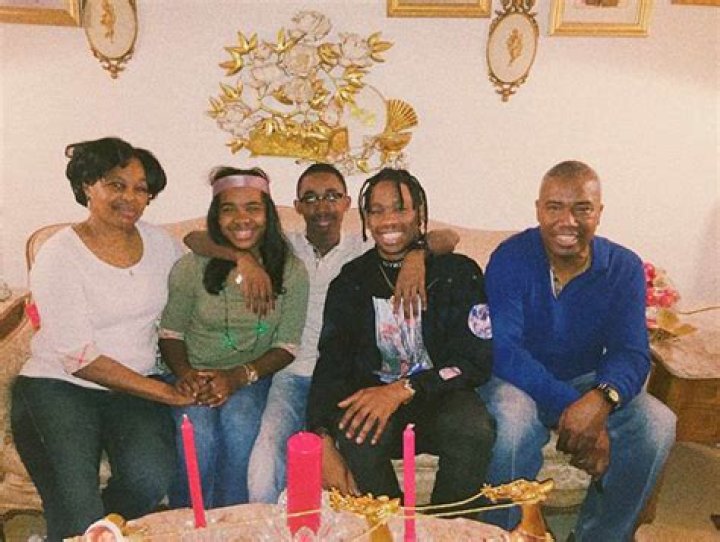 Ross Travis Parents, Meet Ross Travis Father John & Mother Debbie Travis - SarkariResult