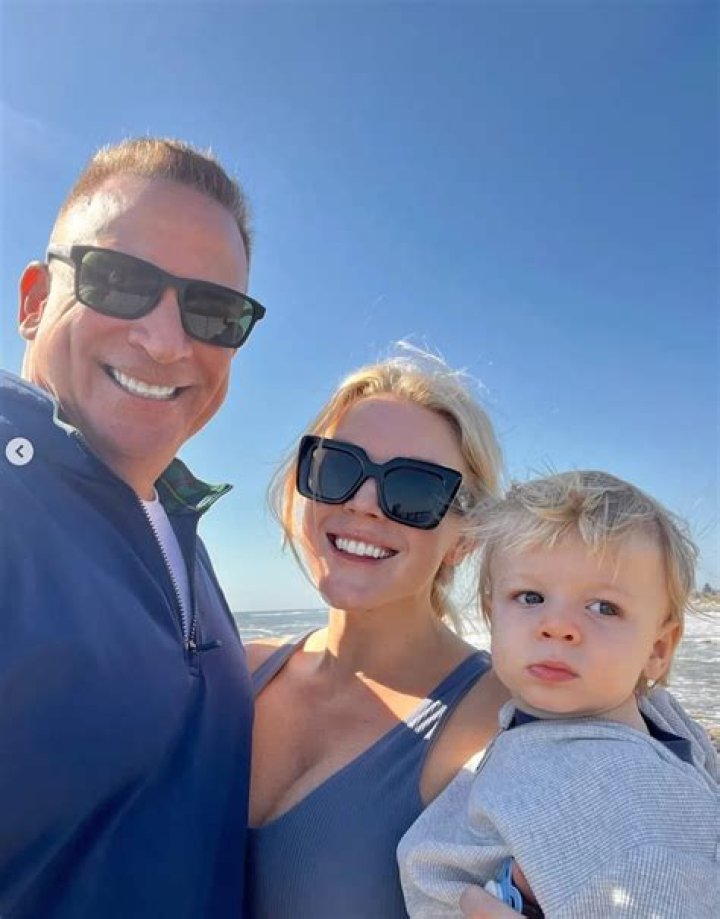 Stephnie Weir's Husband, Married Life, Relationship, Age, Height, Net Worth, Salary, Wiki-Bio, Facts