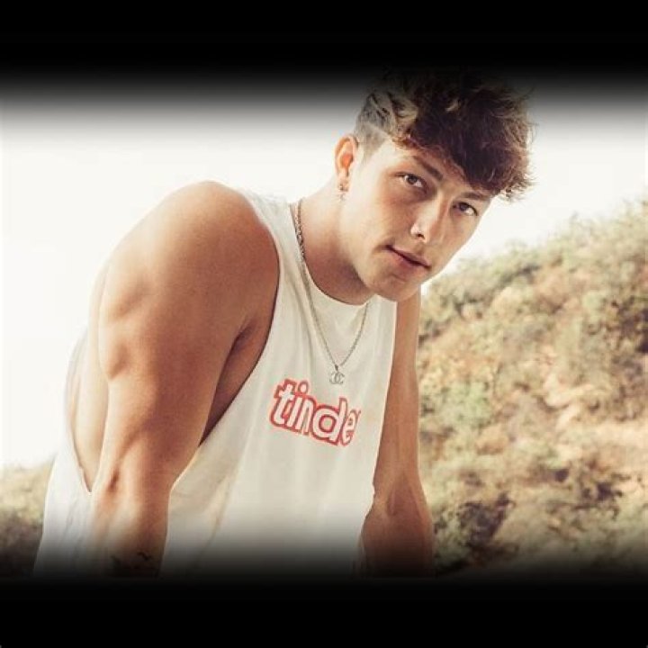Tayler Holder Net Worth: Details About Article, Height, Age, Drama, Songs - SarkariResult